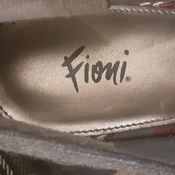 FIONI Heels - Picture 6 of 6